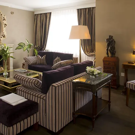 Hotel De La Cigogne 5*