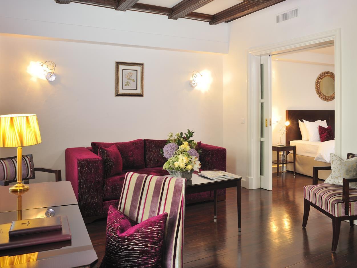 De La Cigogne Hotel